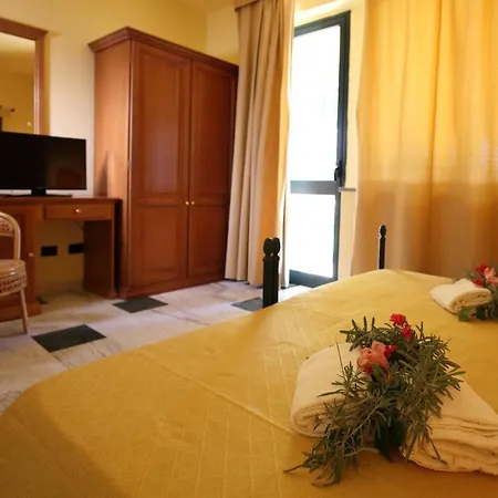 Hotel Marina Del Marchese Beach