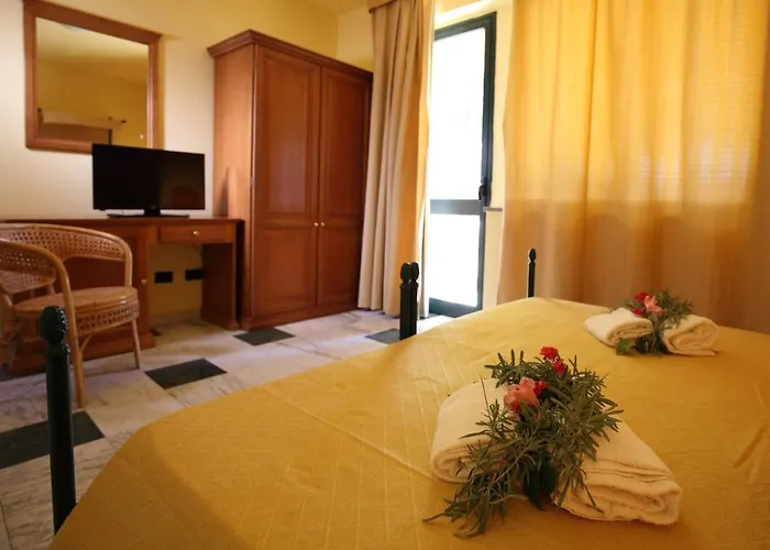 Hotel Marina Del Marchese Beach