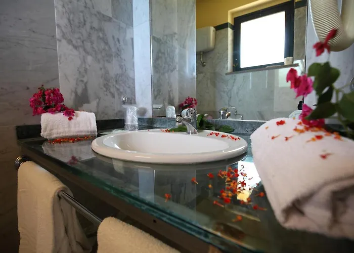 Hotel Marina Del Marchese Beach