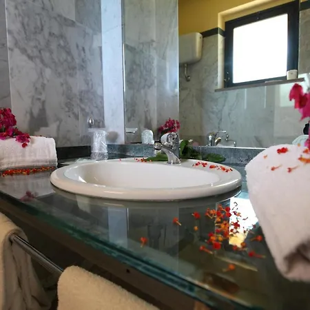 Otel Marina Del Marchese Beach